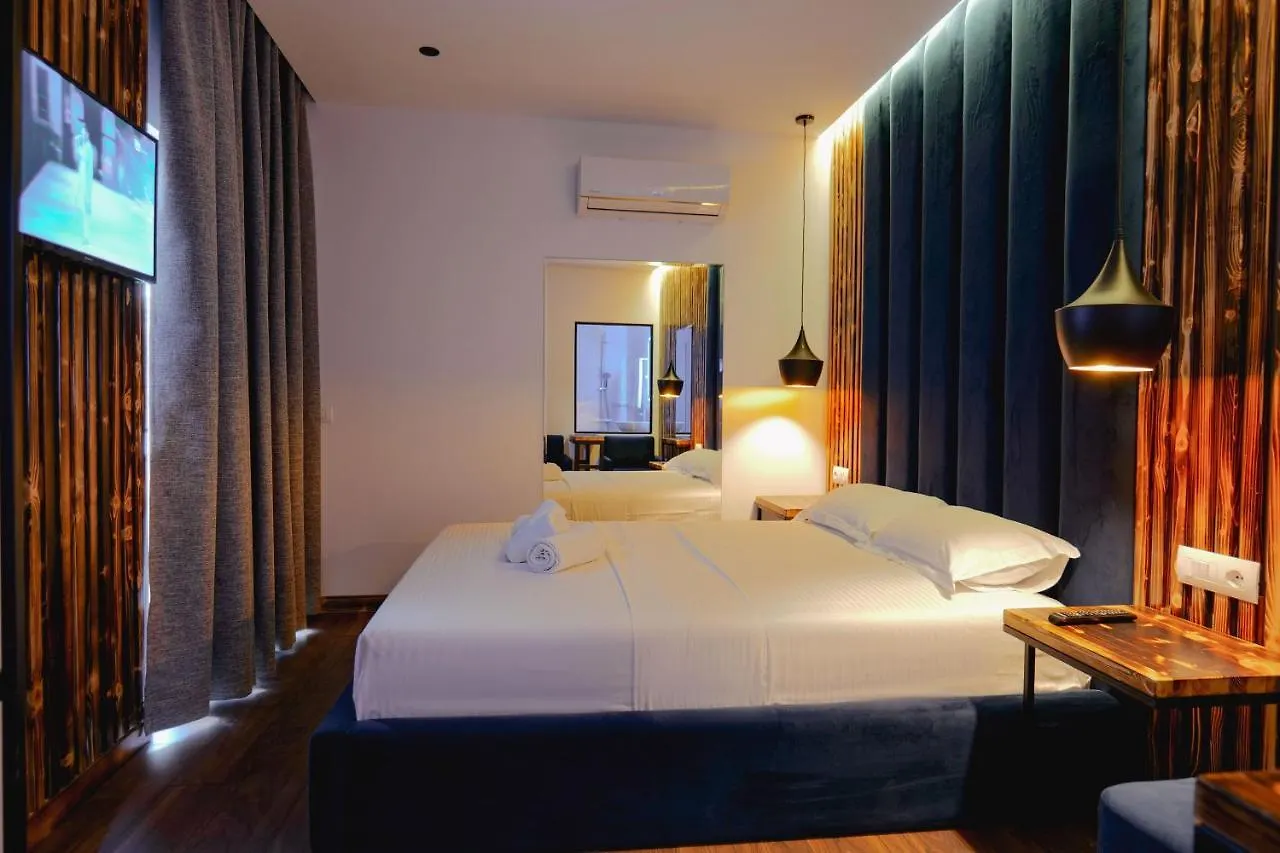 Hotel Piramida Ksamil 4*,