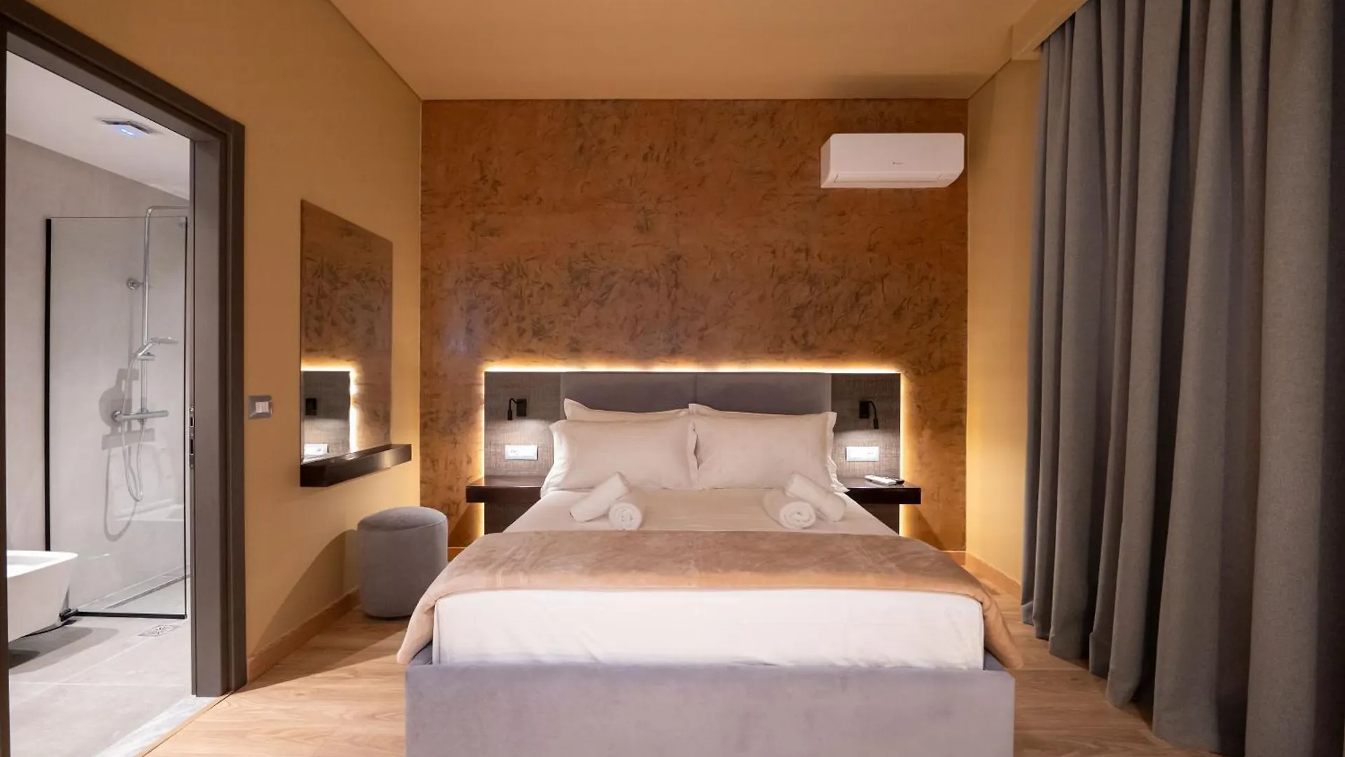 Hotel Piramida Ksamil 4*,