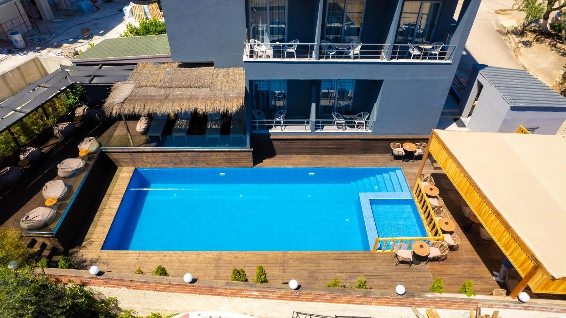 Hotel Piramida Ksamil 4*,